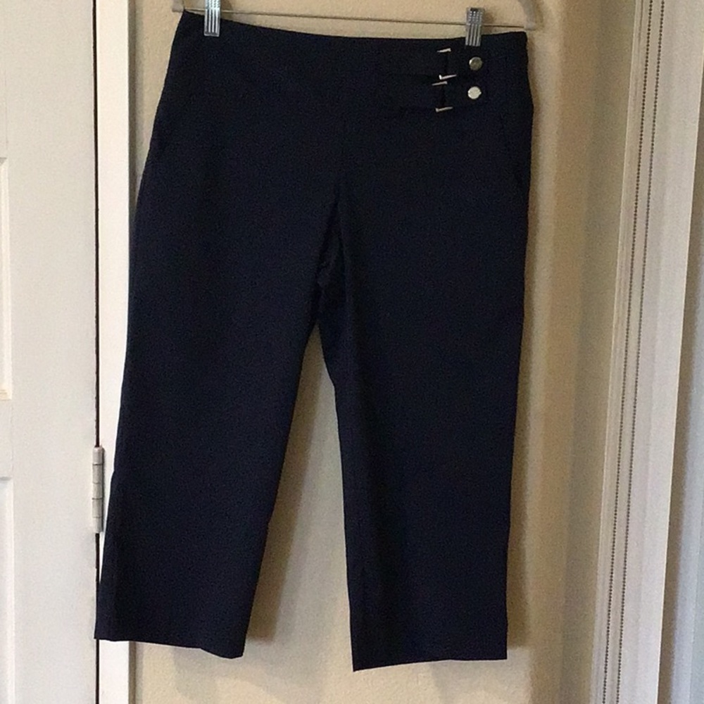 Izod ladies golf/casual crop pant. Navy blue.EUC like new. SZ 6